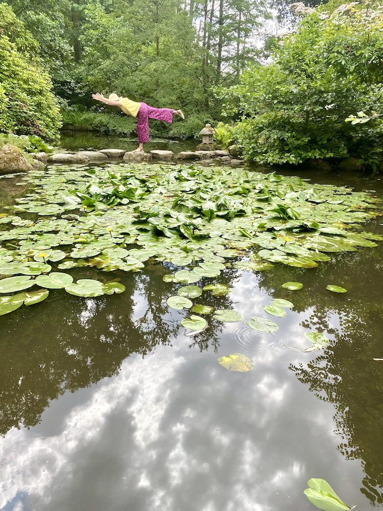 Die Standwaage Virabhadrasana III